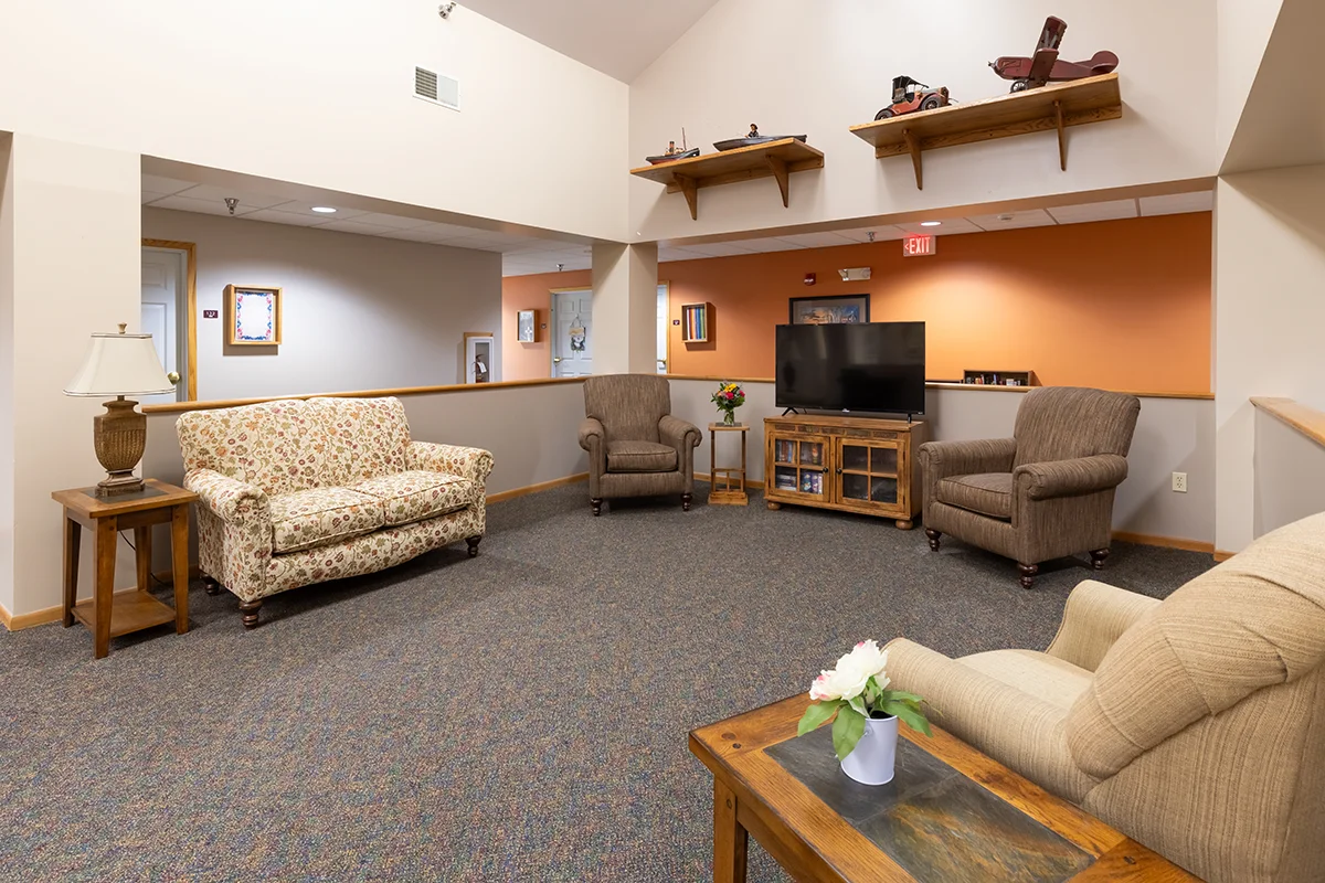 https://www.jaybirdseniorliving35.net/wp-content/uploads/2023/09/clover_ridge_24_1200px.webp