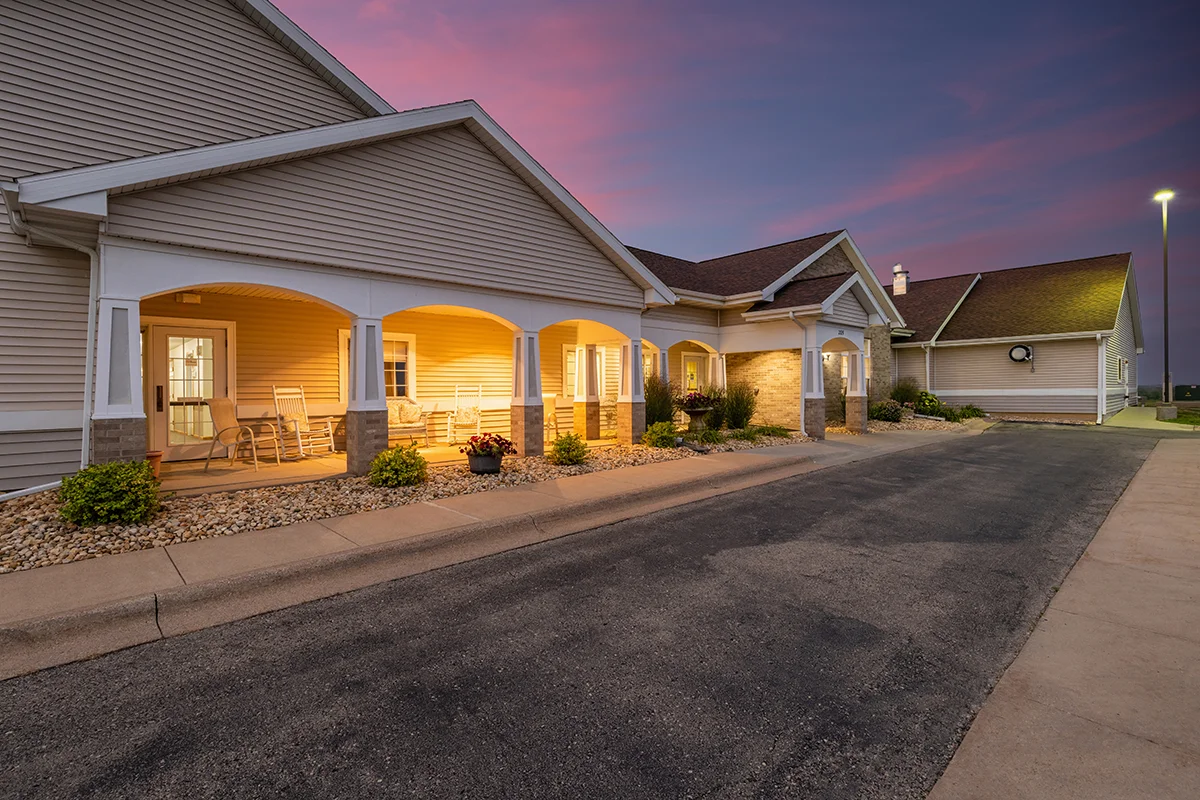 https://www.jaybirdseniorliving35.net/wp-content/uploads/2023/09/clover_ridge_32_1200px.webp