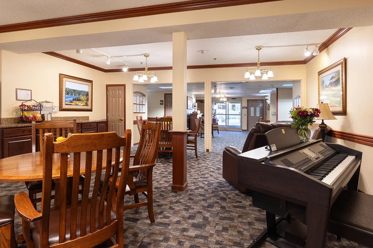 https://www.jaybirdseniorliving35.net/wp-content/uploads/2023/09/sunset-park_23_1200.webp