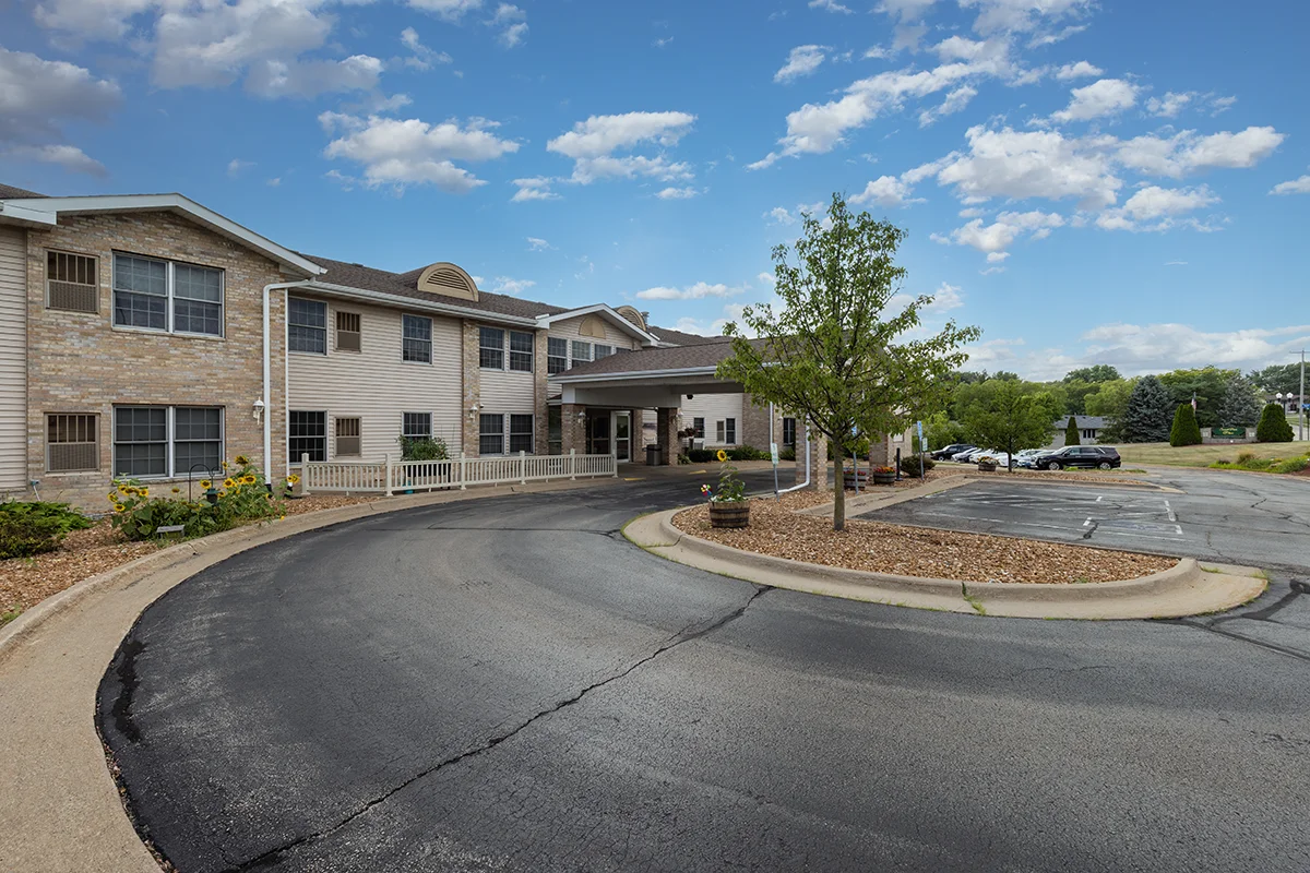 https://www.jaybirdseniorliving35.net/wp-content/uploads/2023/09/sunset-park_41_1200.webp