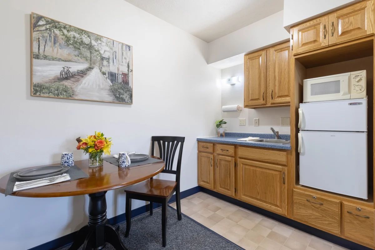 https://www.jaybirdseniorliving35.net/wp-content/uploads/2023/12/Holstein_Senior_Living_10_1200.webp