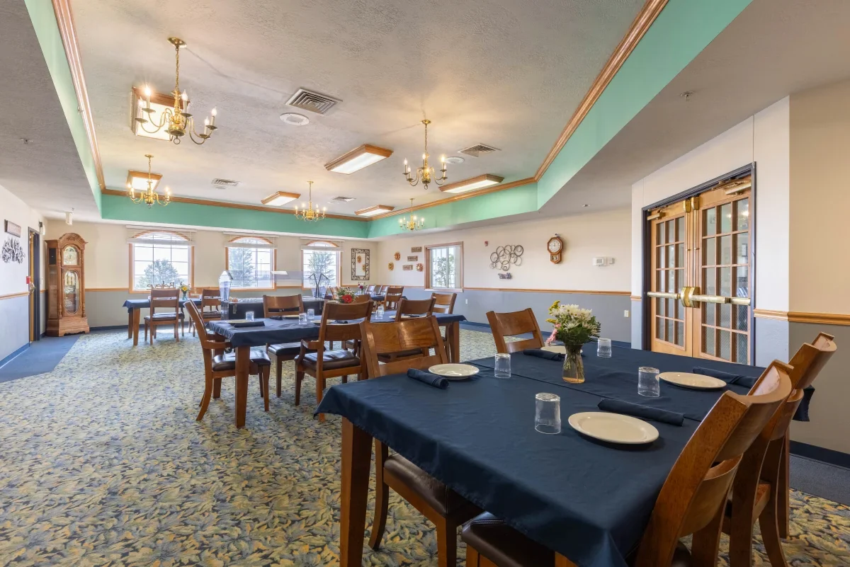 https://www.jaybirdseniorliving35.net/wp-content/uploads/2023/12/Holstein_Senior_Living_16_1200-e1703620500517.webp