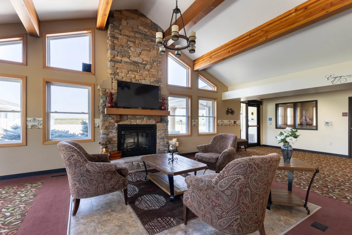 https://www.jaybirdseniorliving35.net/wp-content/uploads/2023/12/Holstein_Senior_Living_22_1200.webp