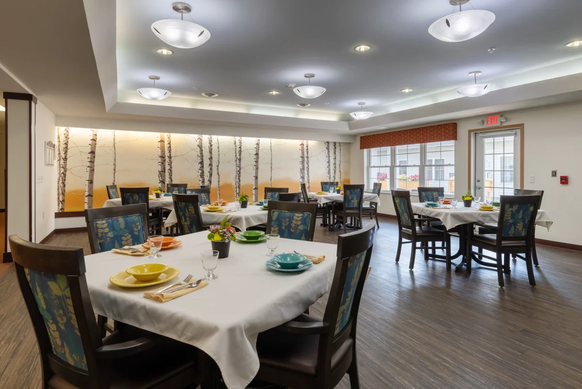 https://www.jaybirdseniorliving35.net/wp-content/uploads/2023/12/Milestone_Senior_Living_Woodruff_02_1200.webp