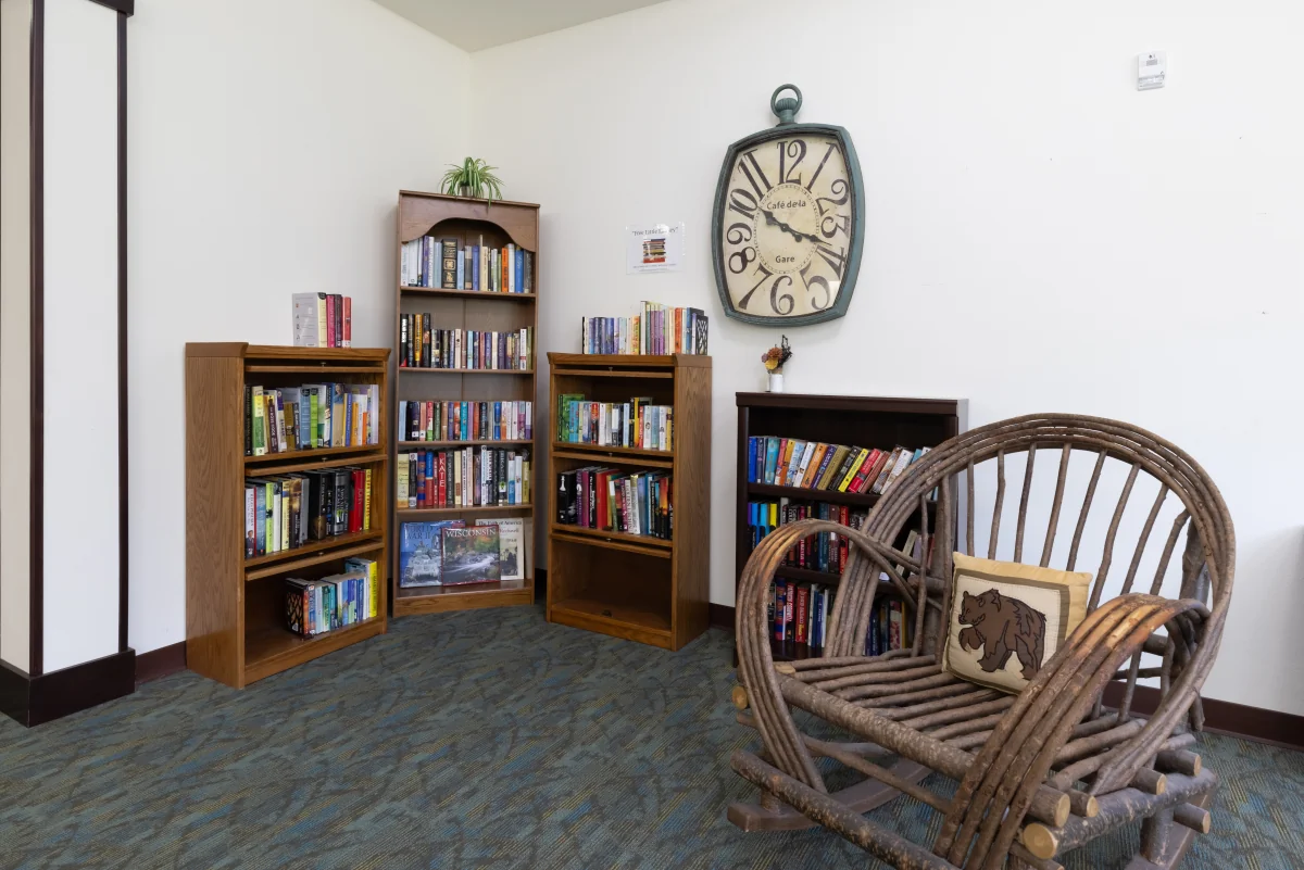 https://www.jaybirdseniorliving35.net/wp-content/uploads/2023/12/Milestone_Senior_Living_Woodruff_09_1200.webp